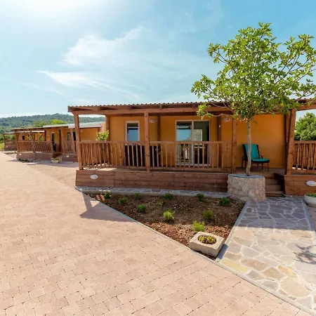 Casa de Férias Holiday Camp Vruljica