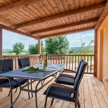 Casa de Férias Holiday Camp Vruljica
